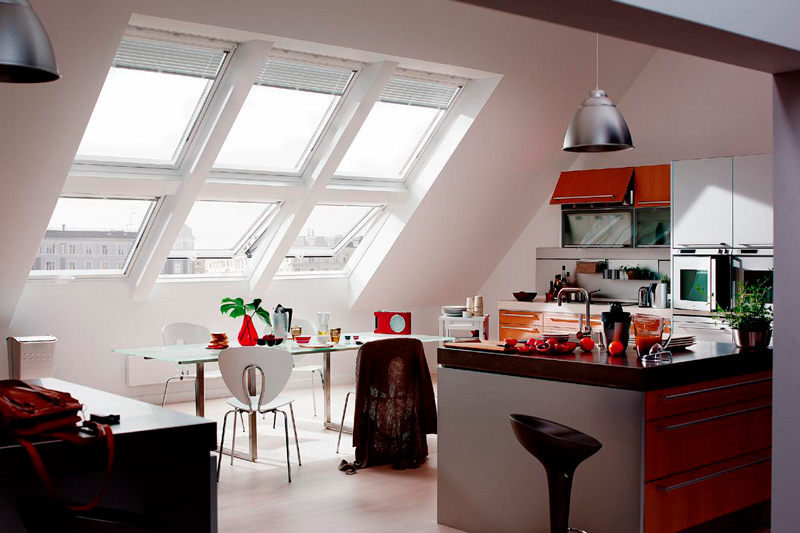 Horizontal blinds on the skylights