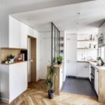 Combined floor - tiles with parquet in the kitchen, combined with the hallway