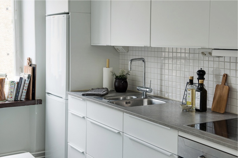 Carreaux de petit format dans la décoration du tablier d'une cuisine moderne