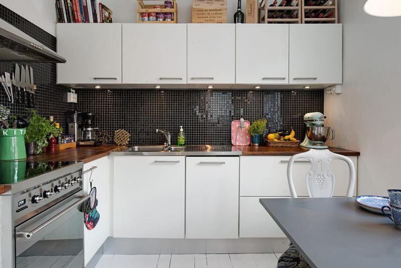 Mosaic apron in the modern kitchen