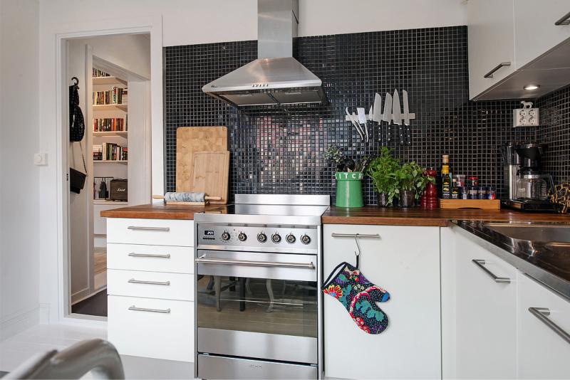 Mosaic apron in the modern kitchen