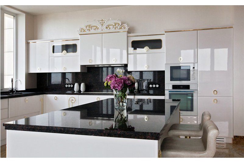 Black apron and granite worktop