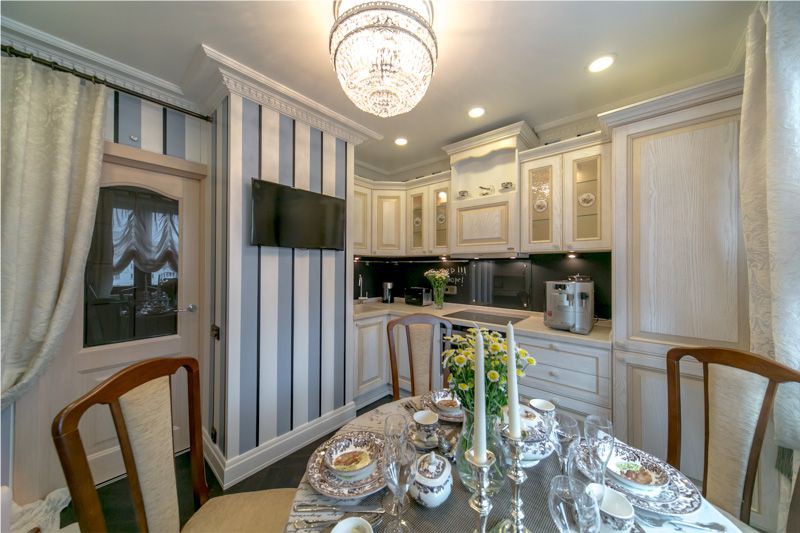 Classic kitchen with striped wallpaper