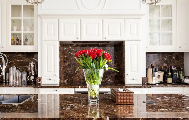 Brown marble in the decoration of the apron