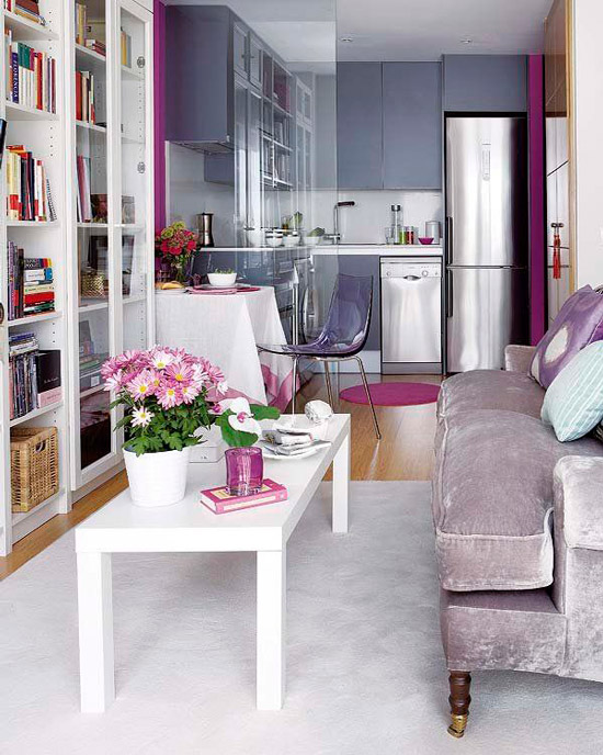 Glass partition in the interior of the kitchen-dining room