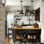 L'intérieur d'une petite cuisine de style loft