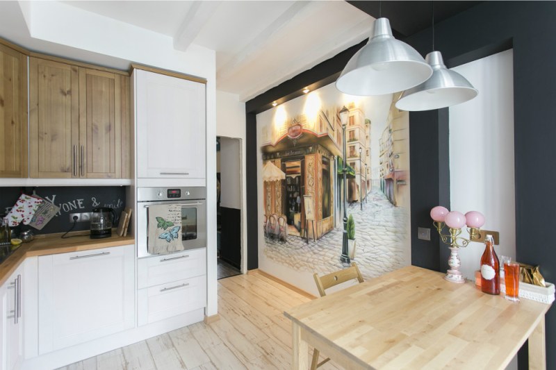 Airbrush pattern on the kitchen wall