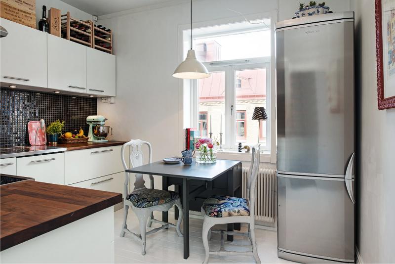 Kitchen with a bad arrangement of the refrigerator