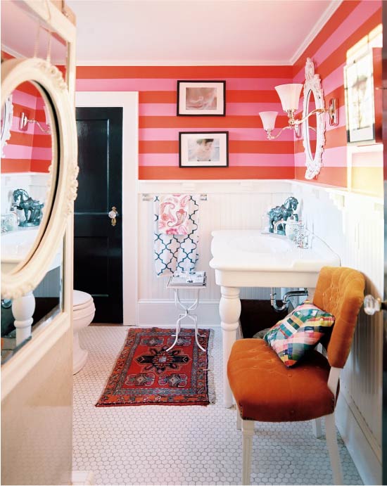 Striped walls in the interior