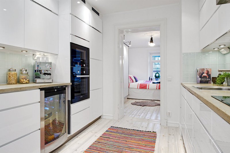 Two-row kitchen combined with a hallway