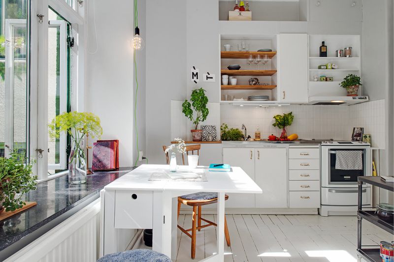 Kitchen with a complex layout and a direct set