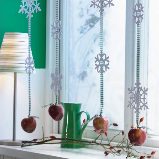 Window decoration garland