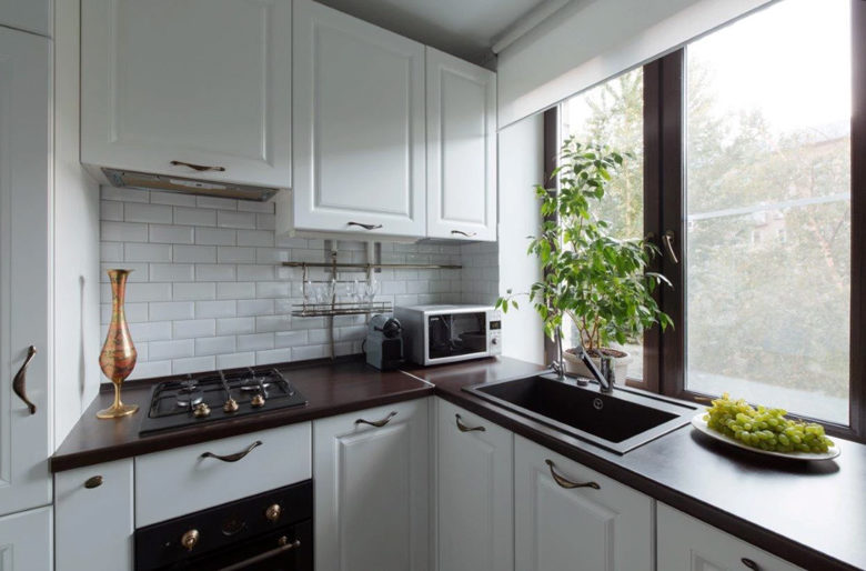 The arrangement of the window sill-countertops, when the window sill is lower than the thumbs