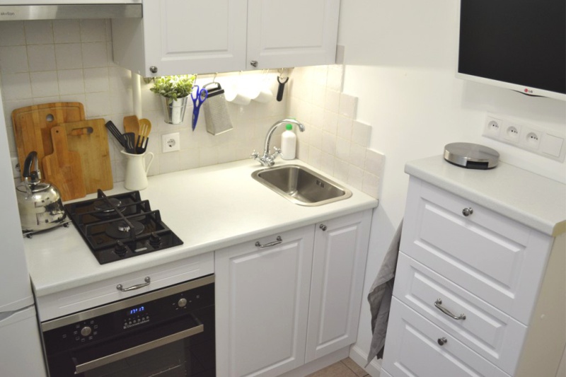 4 meter kitchen with mini appliances