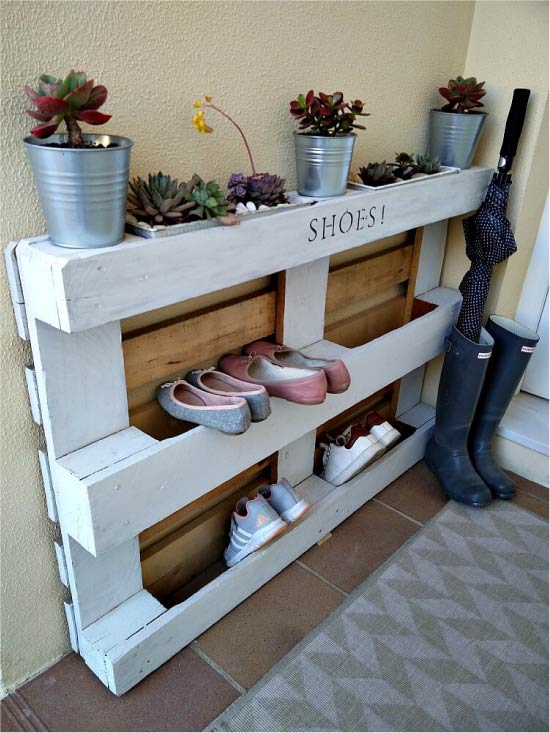 Shelf for shoes from pallet