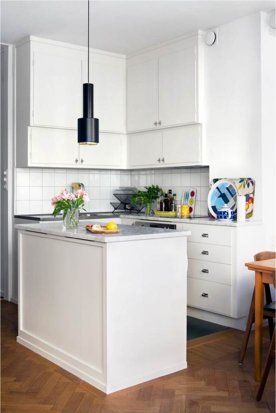 Corner kitchen with island