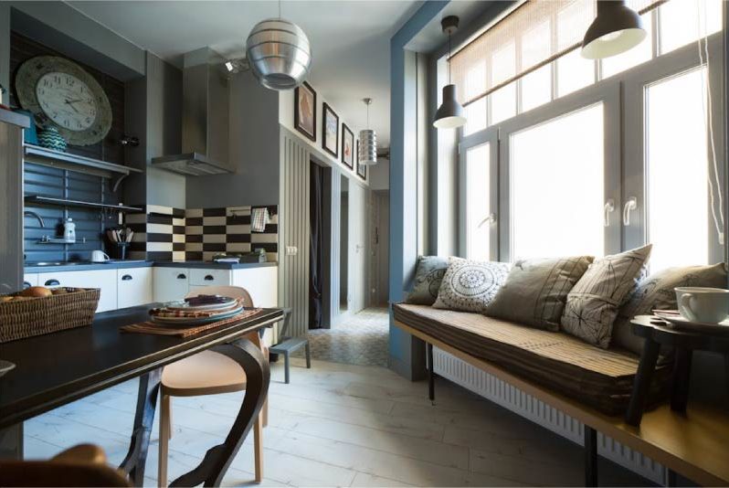 Kitchen with contrasting colors