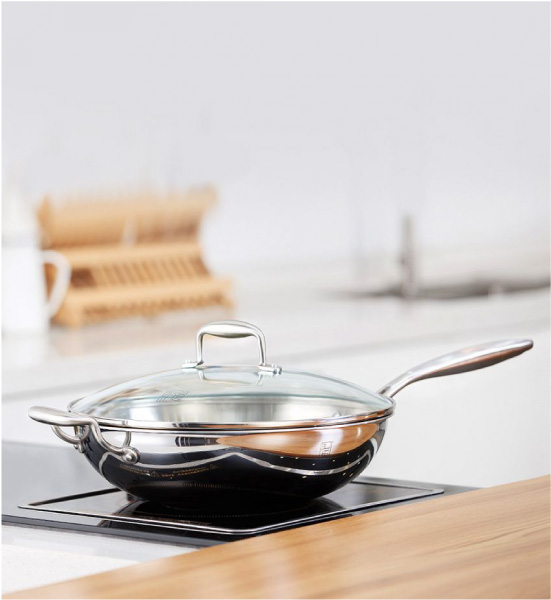 Wok pan for glass ceramics