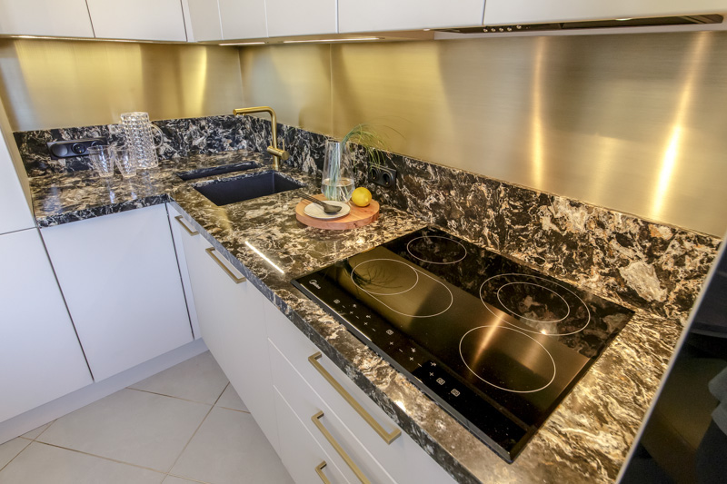 Dark color quartz agglomerate table top