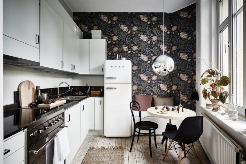 Dark wallpaper in the interior of the kitchen