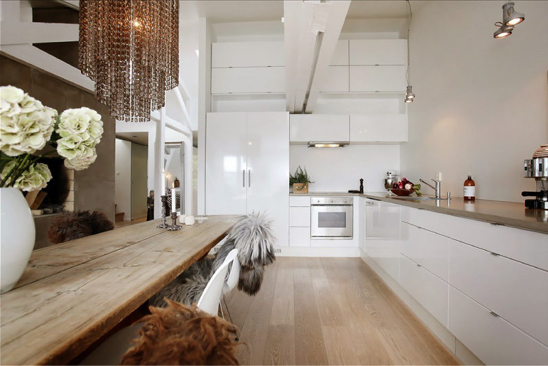 White glossy kitchen in eclectic style