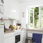 White glossy kitchen without handles