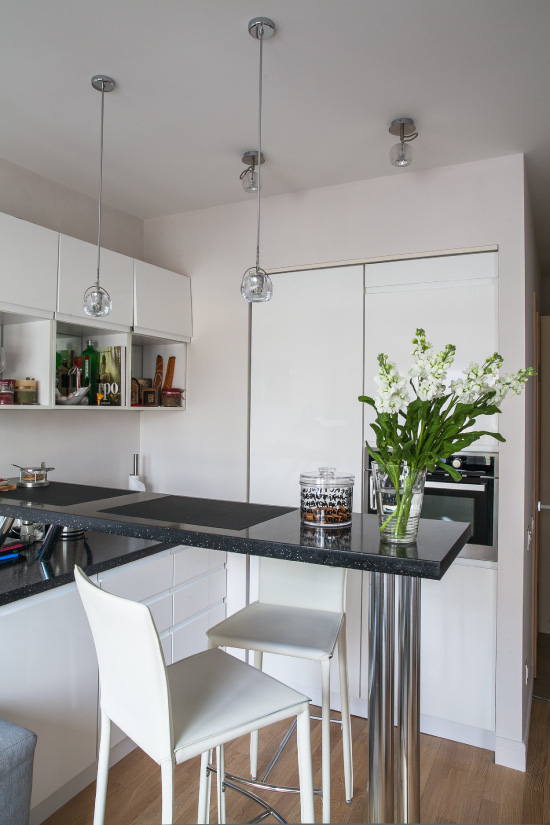 White kitchen without handles