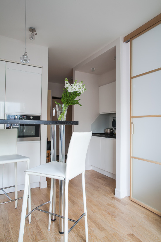 White kitchen without handles