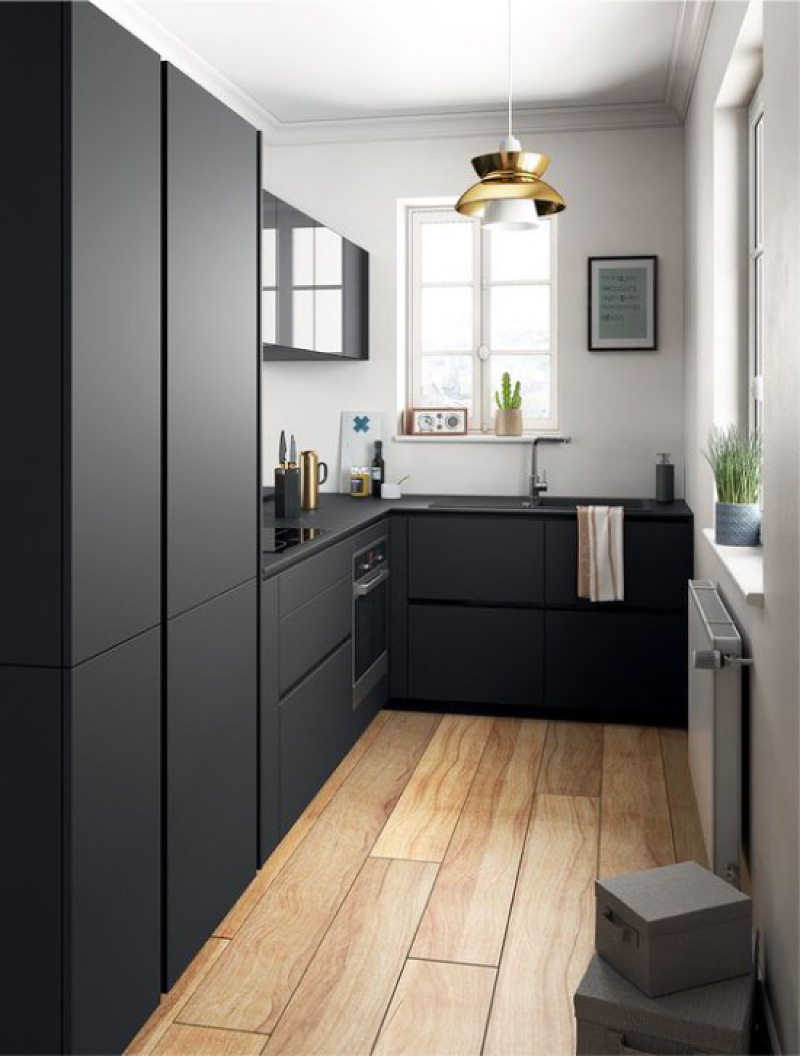 Black kitchen without handles