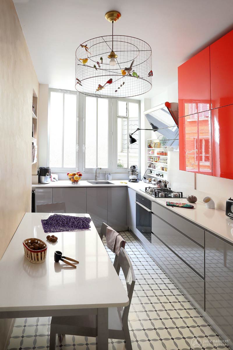 Colored kitchen without handles