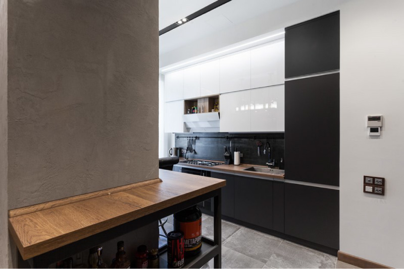 Kitchen with profile handles