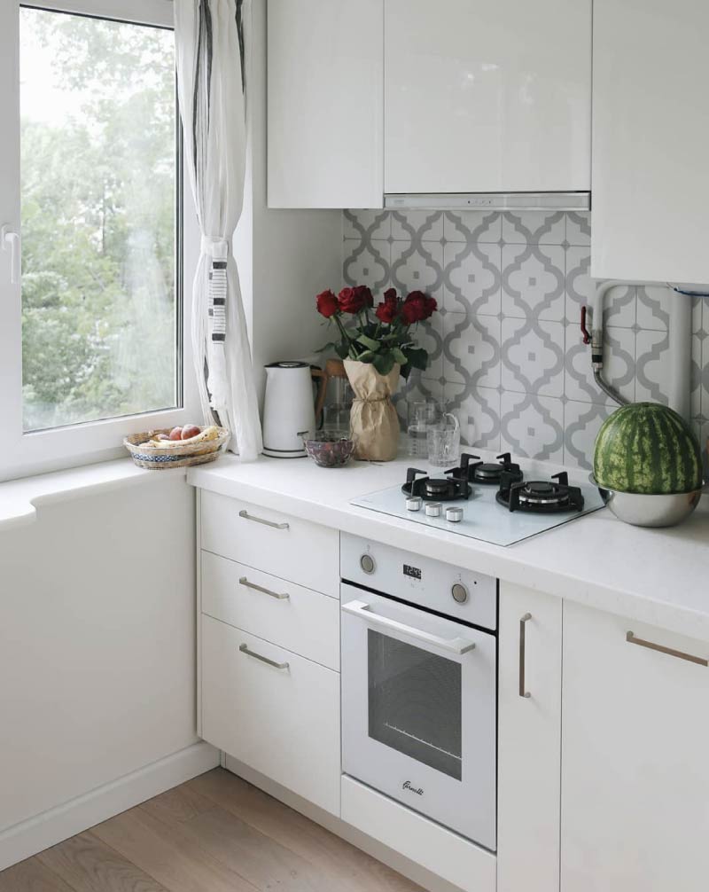 White kitchen with white worktop