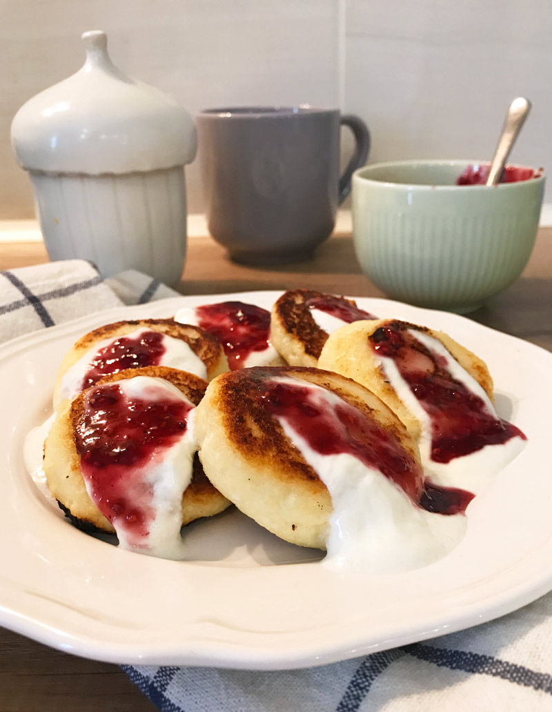 Cheesecakes on semolina