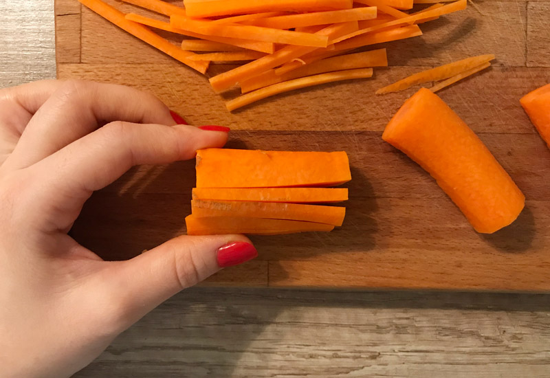 Carottes pour pilaf au poulet