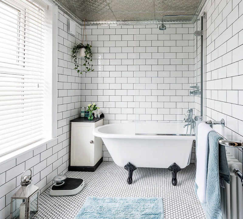 Contrast grout in the bathroom