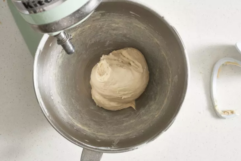 Pizza dough kneading